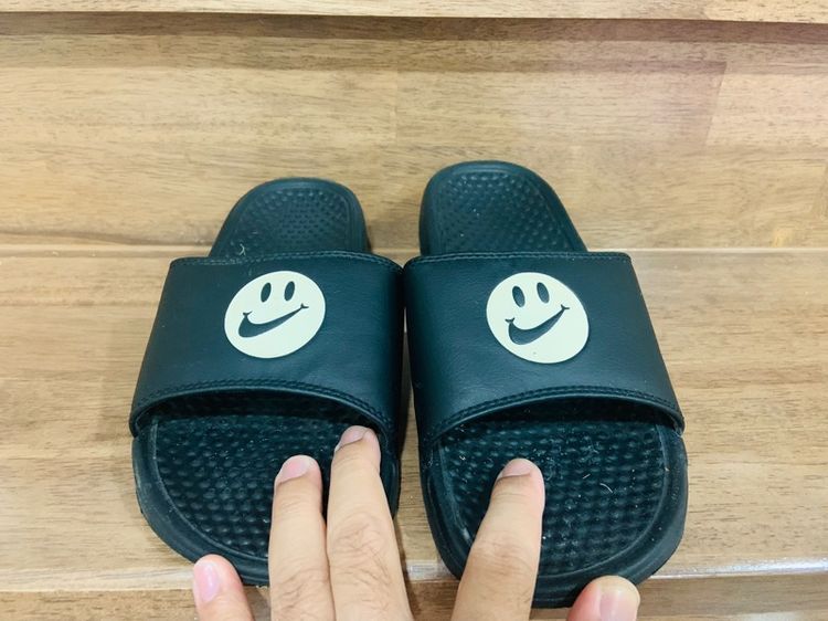 รองเท้า Nikeแท้ 💯 เบอร์ 39 cm 25 คนเท้า 24.5-25.5 cm ใส่ได้ครับ สภาพดีมาก พื้นเต็ม หนังนิ่มมาก ทรงสวย หายากน่าสะลมครับ