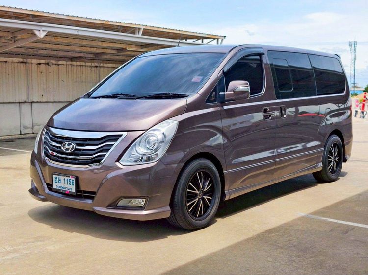 รถ Hyundai H-1  2.5 Elite สี น้ำตาล
