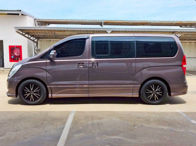 Hyundai H-1  2017 2.5 Elite Utility-car ดีเซล ไม่ติดแก๊ส เกียร์อัตโนมัติ น้ำตาล รูปที่ 4