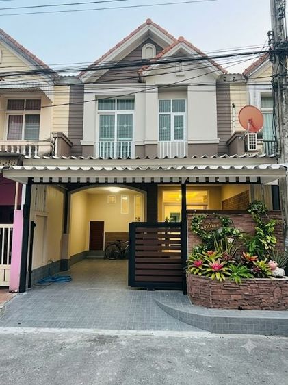 ขายบทาวน์เฮ้าส์แต่งใหม่ ม.บ้านวรารักษ์ลำลูกกาคลอง4ติดถนนใหญ่ไสวประชารักษ์โอนฟรี