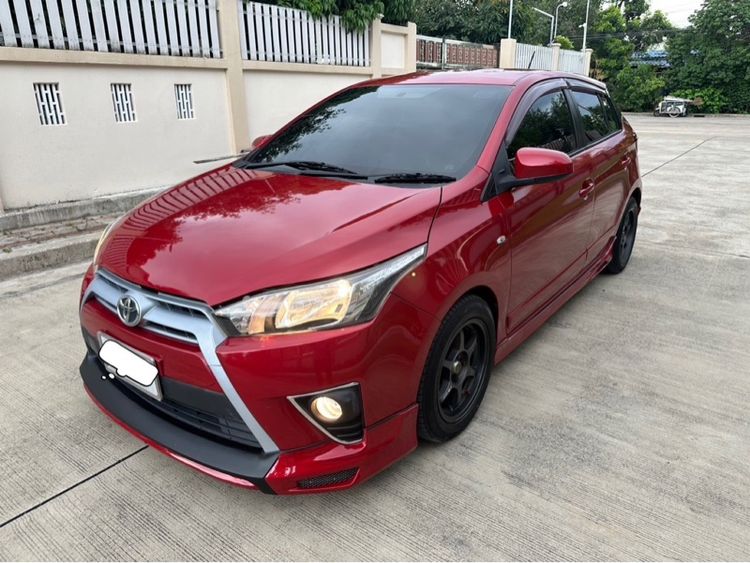 รถ Toyota Yaris 1.2 E สี แดง