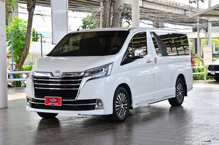 รถ Toyota Majesty 2.8 Grande สี ขาว