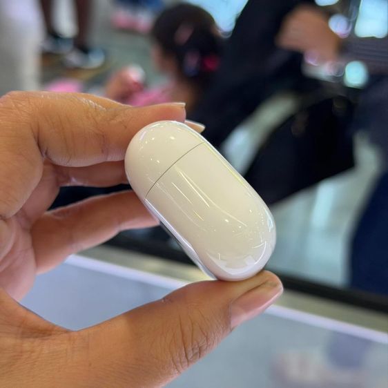 AirPods Pro (2nd generation) with MagSafe Charging Case (USB-C) สีขาว ของศูนย์ สภาพสวยมาก เครื่องใช้งานดีเยี่ยม ครบยกกล่อง รูปที่ 5