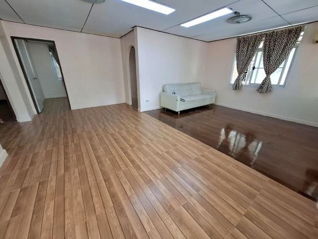 ให้เช่า บ้านเดี่ยวชั้นเดียว 80ตรว. จอดรถได้4คัน ถนน นวมินทร์ ช่วงใกล้ช็อคโกแลตวิลล์ รูปที่ 4