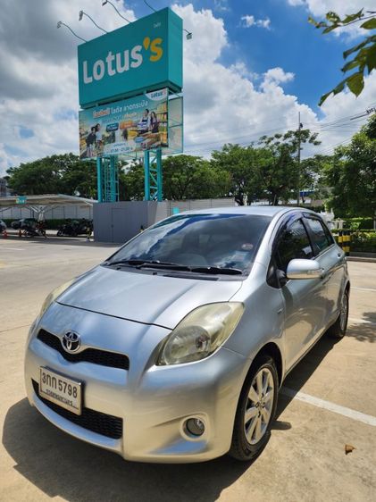 รถ Toyota Yaris 1.5 E สี เงิน