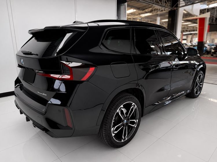 BMW X1 2024 2.0 sDrive20d M Sport Sedan เบนซิน ไม่ติดแก๊ส เกียร์อัตโนมัติ ดำ รูปที่ 4