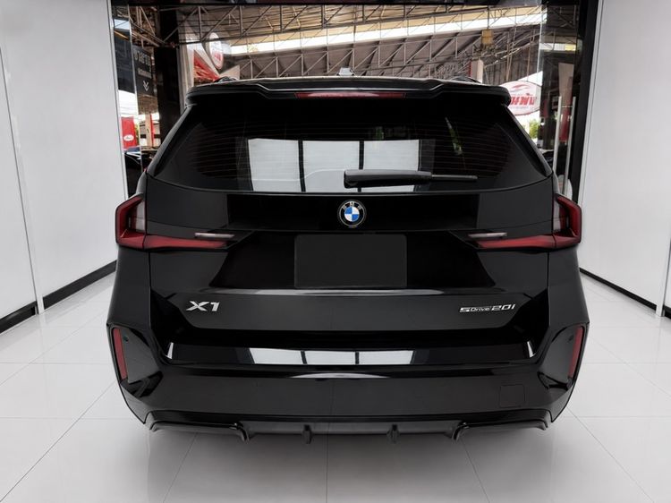 BMW X1 2024 2.0 sDrive20d M Sport Sedan เบนซิน ไม่ติดแก๊ส เกียร์อัตโนมัติ ดำ รูปที่ 3