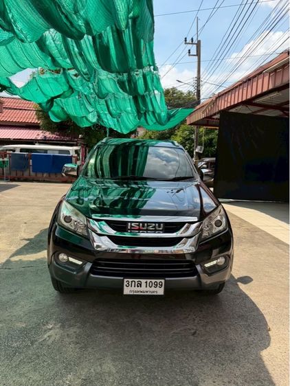 รถ Isuzu MU-X 3.0 สี ดำ