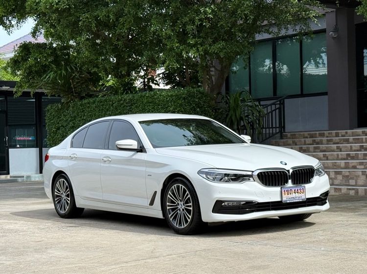 รถ BMW Series 5 520d สี ขาว