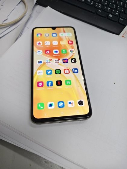  โทรศัพท์มือสอง vivo v25 5G สีทอง