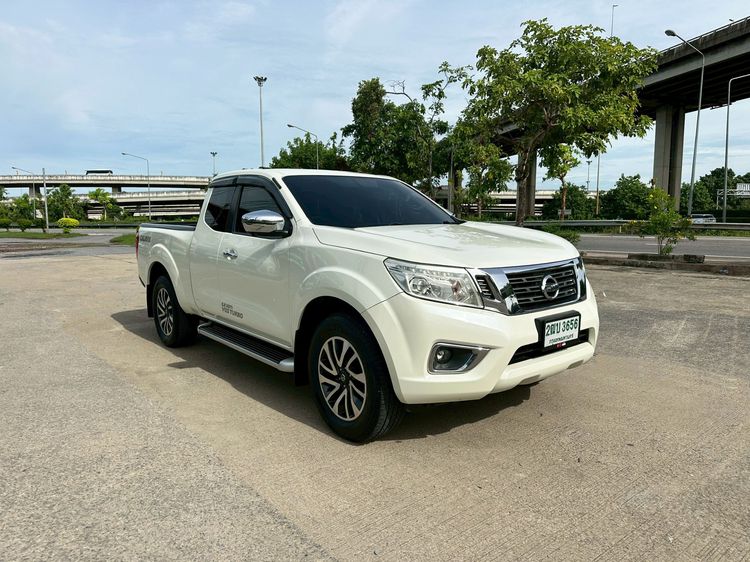 รถ Nissan Navara 2.5 V สี ขาว