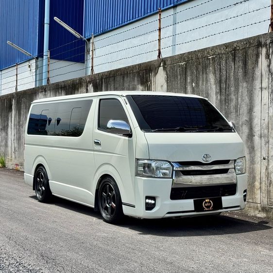 รถ Toyota Hiace 3.0 GL สี ขาว