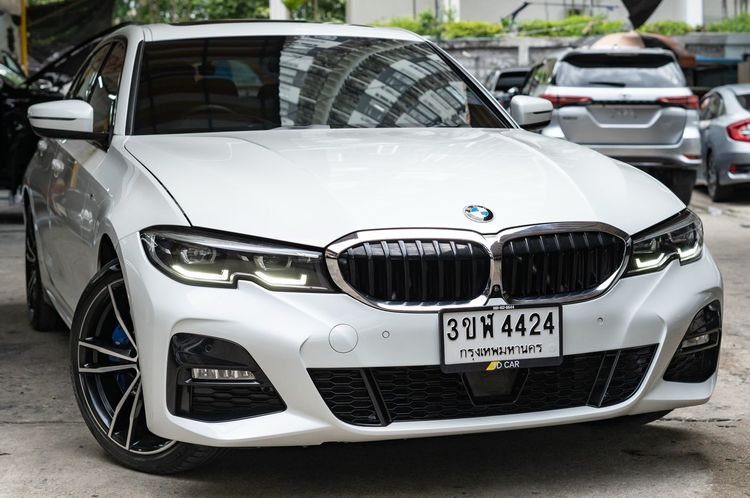 BMW Series 3 2021 330e Sedan ปลั๊กอินไฮบริด (PHEV) ไม่ติดแก๊ส เกียร์อัตโนมัติ ขาว รูปที่ 3