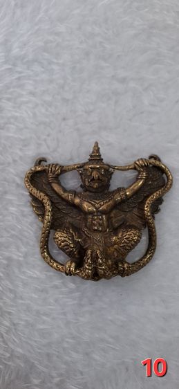 พญาครุฑกางปีกจับงู  เนื้อทองเหลือง จำนวน 11องค์