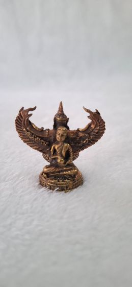 พระอุปคุตประทับบนพญาครุฑ เนื้อทองเหลือง จำนวน 2 องค์