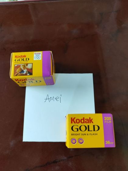 ฟิล์ม Kodak Gold 200 (หมดอายุปี 2004 มี 2 กล่อง เก็บรักษาไว้ในตู้ในที่ร่มมาตลอด กล่องรุ่นนี้เป็นเวอร์ชัน Worldwide Sponsor โอลิมปิก กล่องสภาพสมบูรณ์ไม่บุบไม่ขาด