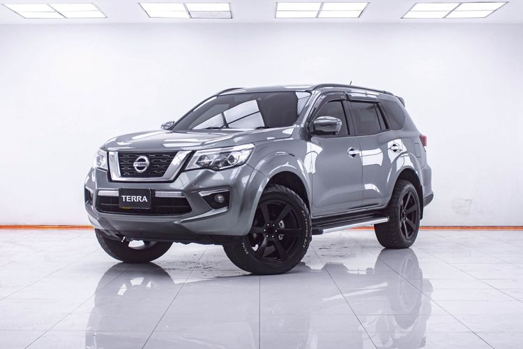 รถ Nissan Terra 2.3 VL สี เทา