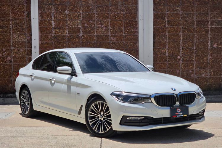 รถ BMW Series 5 520d สี ขาว