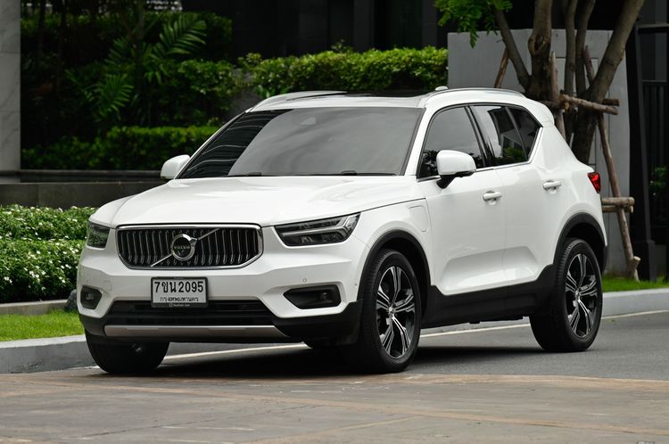 รถ Volvo XC40 Recharge 1.5 T5 Inscription สี ขาว