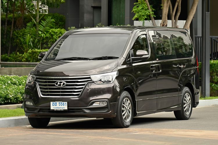 รถ Hyundai H-1  2.5 Elite สี น้ำตาล