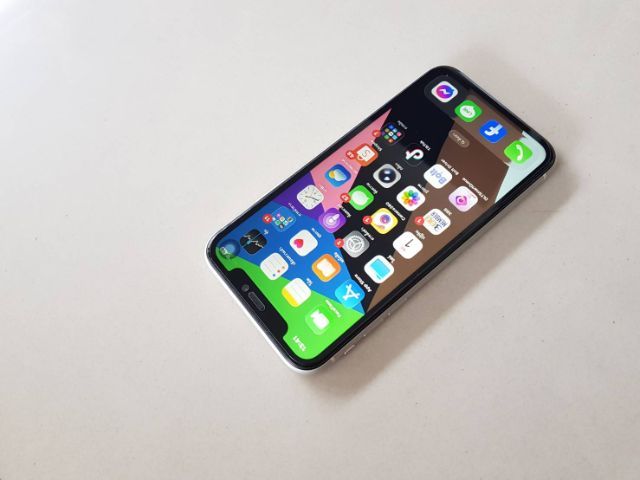 ขายมือถือไอโฟน11 iPhone 11 สีขาว 64gb สภาพสวย มีกล่อง สายชาร์จ สนใจคุยได้ครับ นัดดู-รับของได้ที่ พัทยา หรือ พัทยาจัดส่งฟรี