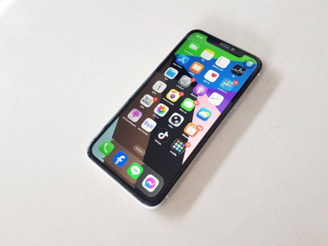 ขายมือถือไอโฟน11 iPhone 11 สีขาว 64gb สภาพสวย มีกล่อง สายชาร์จ สนใจคุยได้ครับ นัดดู-รับของได้ที่ พัทยา หรือ พัทยาจัดส่งฟรี