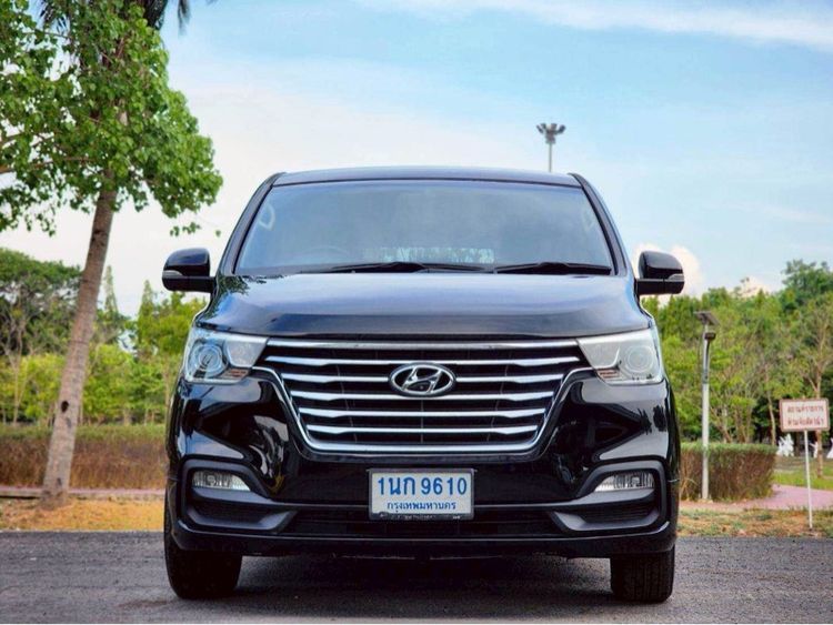 Hyundai H-1  2018 2.5 Deluxe Van ดีเซล ไม่ติดแก๊ส เกียร์อัตโนมัติ ดำ รูปที่ 2