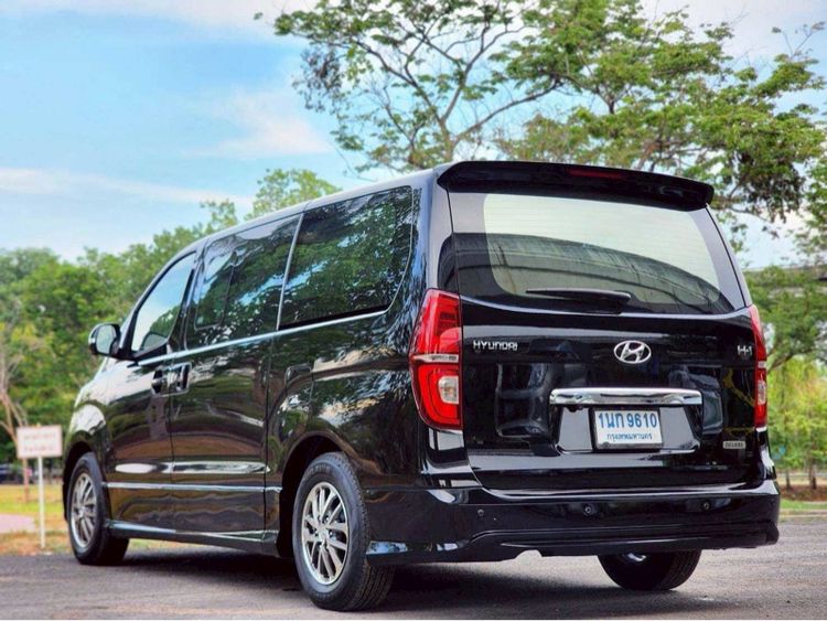 Hyundai H-1  2018 2.5 Deluxe Van ดีเซล ไม่ติดแก๊ส เกียร์อัตโนมัติ ดำ รูปที่ 4