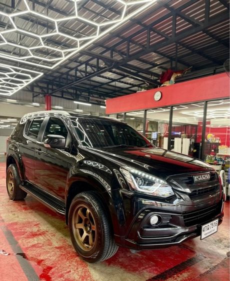 รถ Isuzu MU-X 2.5 สี ดำ