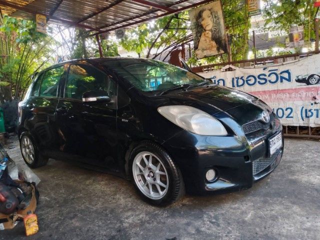 รถ Toyota Yaris 1.5 E สี ดำ
