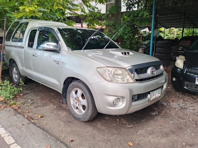 รถ Toyota Hilux Vigo 2.5 E สี น้ำตาล