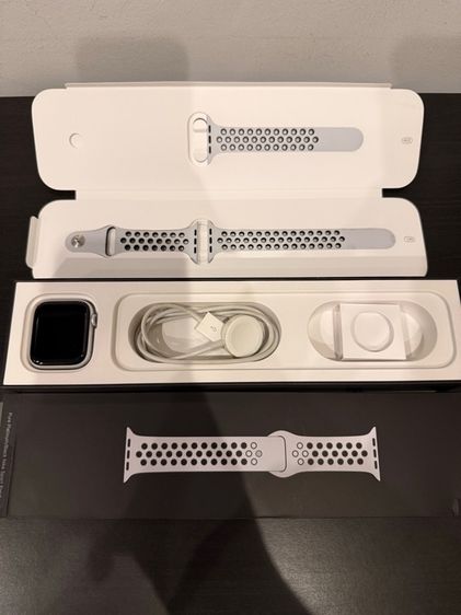 Apple Watch Series 5 Aluminum สีเงิน 44 มม. GPS รูปที่ 2