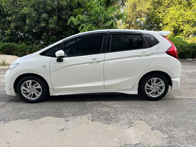 Honda Jazz 2017 1.5 V Sedan เบนซิน ไม่ติดแก๊ส เกียร์อัตโนมัติ ขาว รูปที่ 4