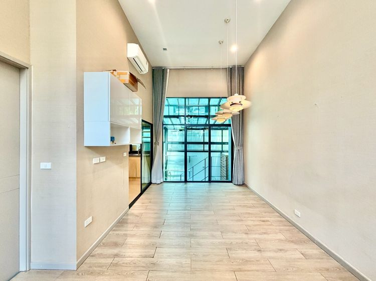 Ananda Development มีบางส่วน ขายด่วน ทาวน์โฮม Arden ลาดพร้าว 71 หลังมุม สภาพดี แต่งสวยมินิมอล วิวต้นไม้และสวน หน้าบ้านไม่ชนใคร ราคาดีมาก รูปที่ 2