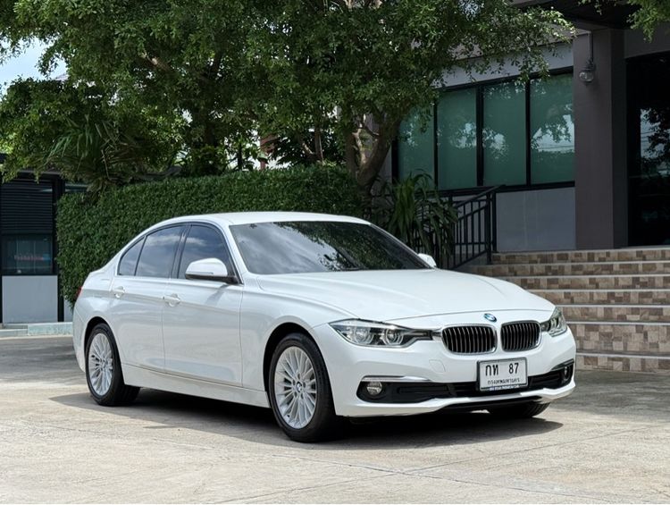 รถ BMW Series 3 320d สี ขาว