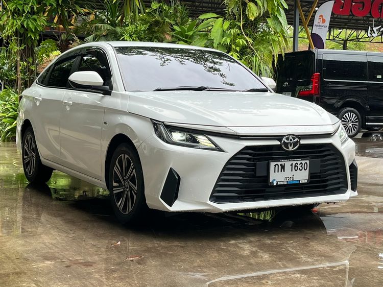 Toyota Yaris ATIV 2023 1.2 Sport Sedan เบนซิน ไม่ติดแก๊ส เกียร์อัตโนมัติ ขาว รูปที่ 3