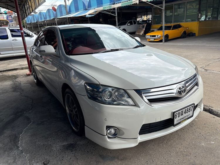 รถ Toyota Camry 2.4 Hybrid สี ขาว