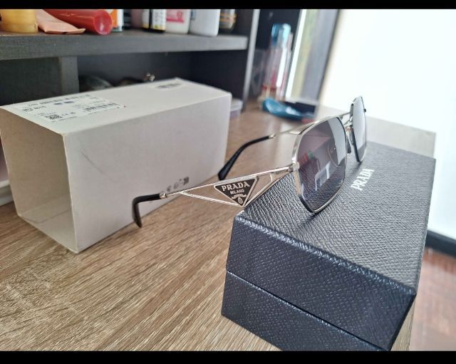 แว่นตากันแดด ขายต่อแว่นกันแดด PRADA SUNGLASS (PR A51S)