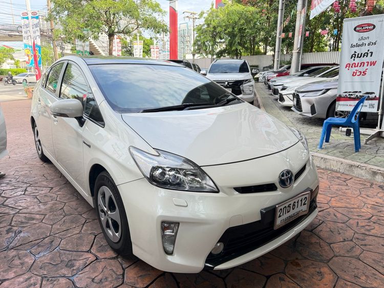 รถ Toyota Prius 1.8 Top Option สี ขาว