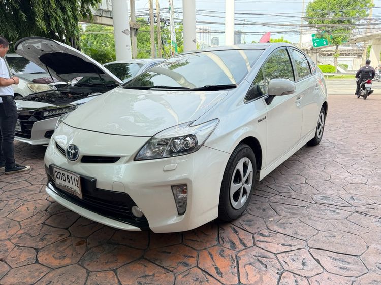 Toyota Prius 2013 1.8 Top Option Sedan ไฮบริด ไม่ติดแก๊ส เกียร์อัตโนมัติ ขาว รูปที่ 3