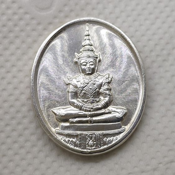 เหรียญพระแก้วมรกต ภปร รุ่นสอง ทรงเครื่องฤดูร้อน เนื้อเงิน ฉลองกรุงรัตนโกสินทร์ 200 ปี พ.ศ.2525 พร้อมกล่องเดิม รูปที่ 5