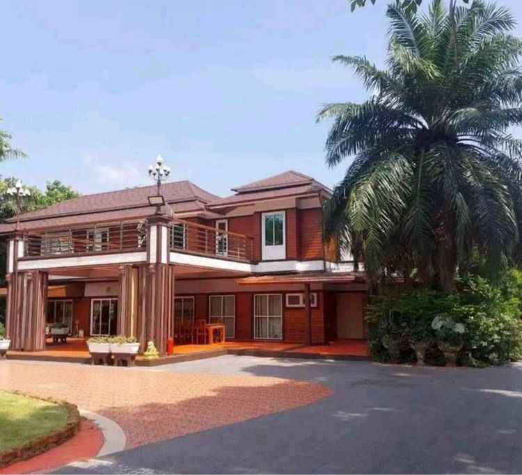 บ้านไม้สักทอง