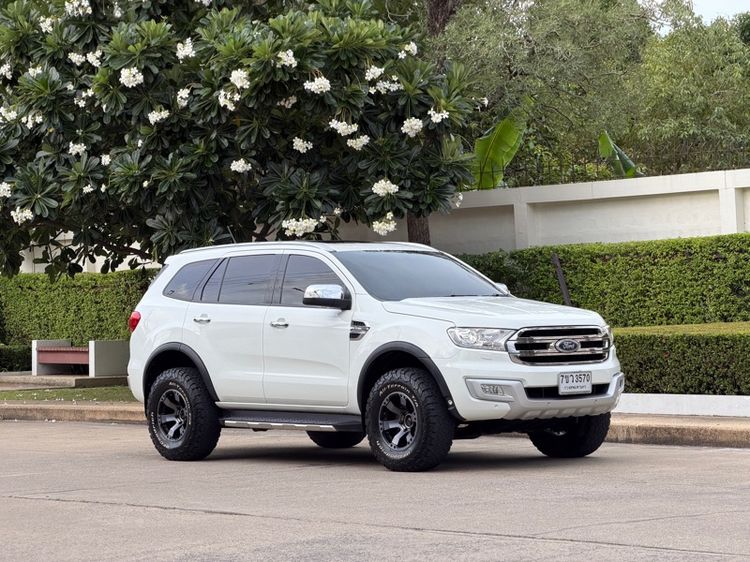 รถ Ford Everest 3.2 Titanium Plus 4WD สี ขาว