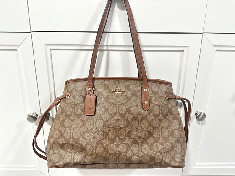 กระเป๋า COACH (ตำหนิ 1 จุด ป้ายด้านใน)
