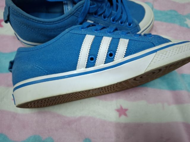 UK 5.5 | EU 38 2/3 | US 7 รองเท้าผ้าใบ Adidas มือสอง ไซร์ 38 สีฟ้า สนใจทักไลน์ nas8989