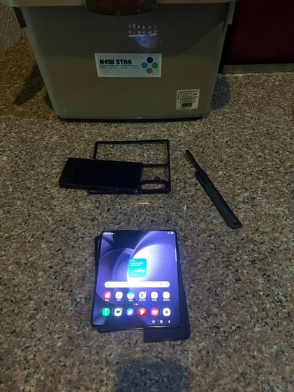 Galaxy Z Fold 5 256 GB ขายSamsungFold5สีดำ256กิ๊กจอกางสุดจอสวยกริปๆหายากสภาพนี้สูนTrueสภาพสวยๆใช้งานดีถูกมากก