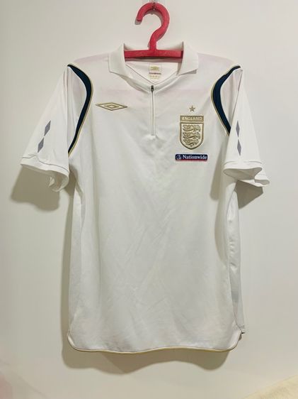 อื่นๆ อื่นๆ อื่นๆ อื่นๆ แขนสั้น เสื้อกีฬาทีม England รุ่นเก่า แท้ 💯 size M ขนาด อก 215 ยาว 28 นิ้ว สภาพใหม่มาก สีเทลสวย ทรงสวย หายากน่าสะสมครับ