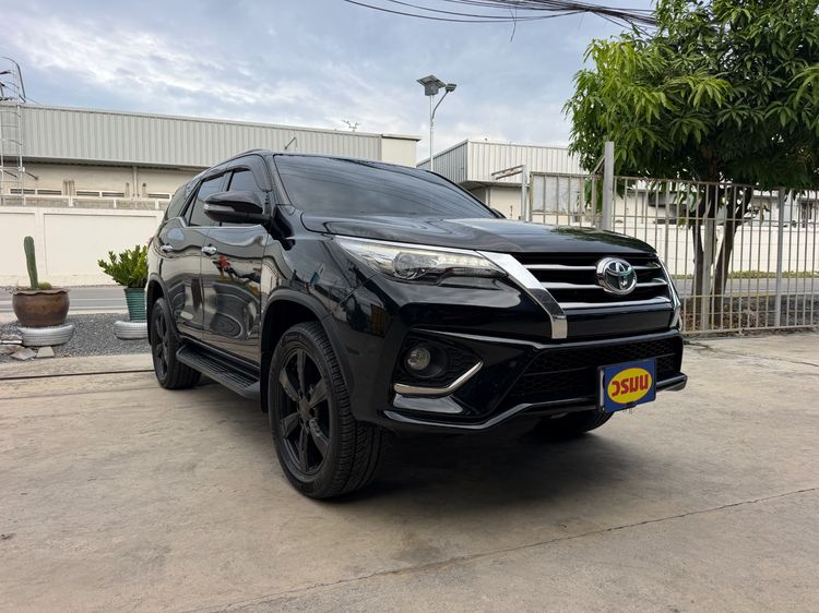 Toyota Fortuner 2016 2.8 V TRD Sportivo 4WD Utility-car ดีเซล ไม่ติดแก๊ส เกียร์อัตโนมัติ ดำ รูปที่ 3