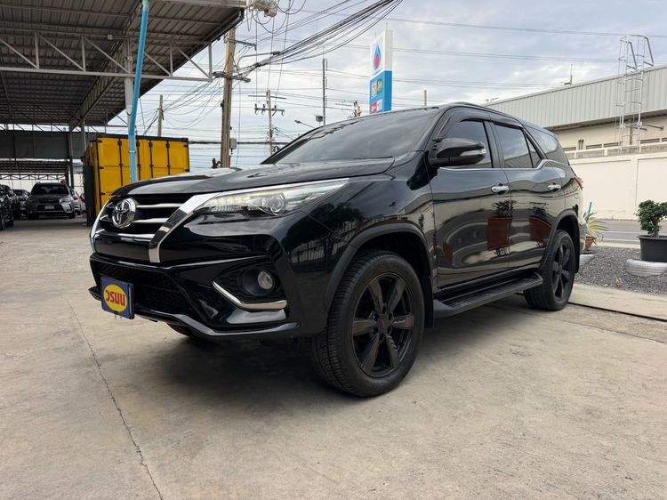 Toyota Fortuner 2016 2.8 V TRD Sportivo 4WD Utility-car ดีเซล ไม่ติดแก๊ส เกียร์อัตโนมัติ ดำ รูปที่ 2