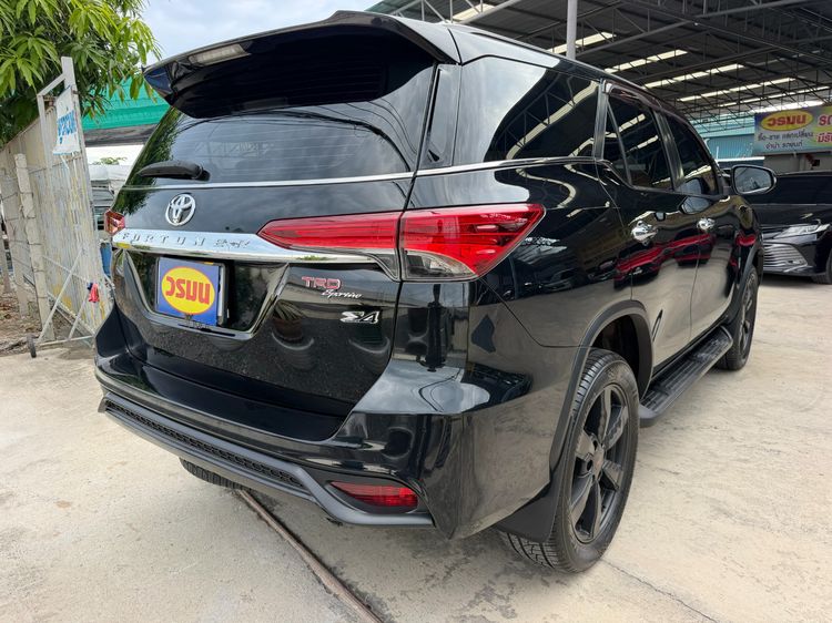 Toyota Fortuner 2016 2.8 V TRD Sportivo 4WD Utility-car ดีเซล ไม่ติดแก๊ส เกียร์อัตโนมัติ ดำ รูปที่ 4